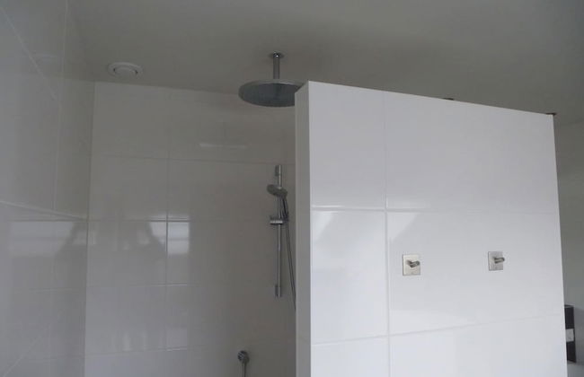 Exclusive Apartment on the Ground Floor Directly Located on the Water - Foto 24