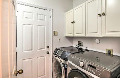 Poolside Paradise with Lake Views in Miramar! - Foto 24