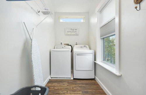 HostWise Stays - The Larryville - Amazing Bathroom, Perfect Location, Custom Build - Foto 22