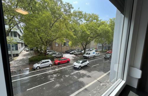 Spacious Apartment with Balcony - nearby Schlosspark - APOLONIAliving - Foto 66