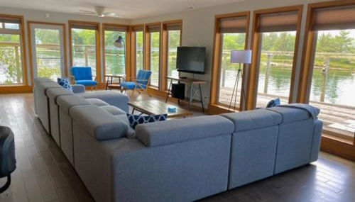 Riverside retreat with stunning views, historic charm - Coastal adventure awaits - Foto 2