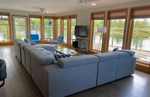 Riverside retreat with stunning views, historic charm - Coastal adventure awaits - Foto 2