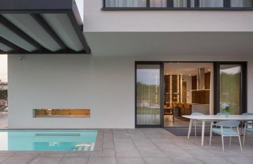 Design Villa Noble with Spa - Photo 29