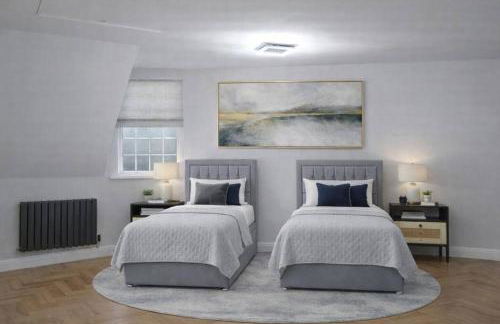 Spacious 3BR Home in Spalding | Parking for Vans - Foto 10