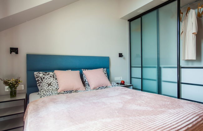 Penthouse in the City Center - Photo 2