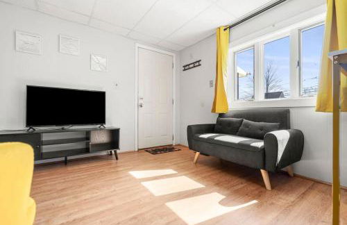 Nothing Fancy Older Apt Walk to Downtown King Bed - Foto 12