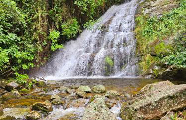 Chalé da Cachoeira - Cachoeira particular dentro da hospedagem - Foto 1