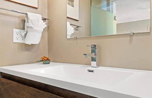 Tropic Bliss l Backyard Oasis l Mins to DNTN - Foto 33