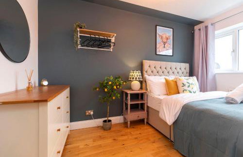 Stunning Bishop Auckland House with 5-bedrooms & 8 Beds Sleeps 12 with Free Parking by PureStay - Foto 32