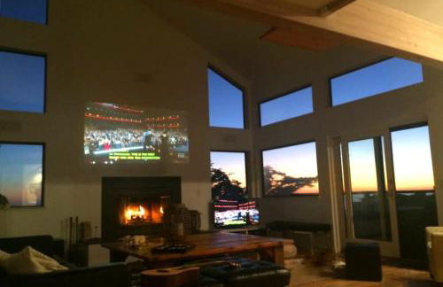 Northern Lights! Hot Tub!! Game Room!! Expansive and Spacious!! - Foto 1