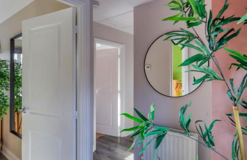 Noah Suite - Central 2BR Apartment with Parking & WIFI - Foto 3