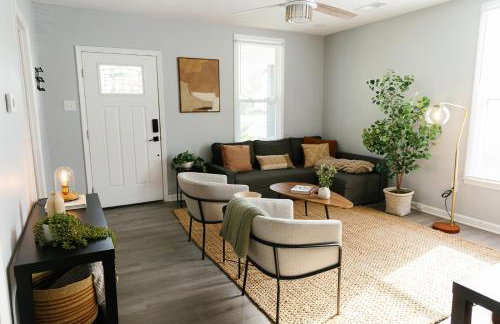 "The Homestead" UPSCALE STAY - Downtown with Yard - Foto 23