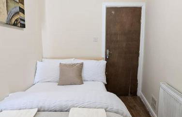 Entire 2 Bedroom Cosy Flat Near City Centre - Photo 21