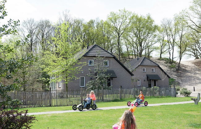 Holiday Home With a Terrace at Bedafse Bergen - Foto 1