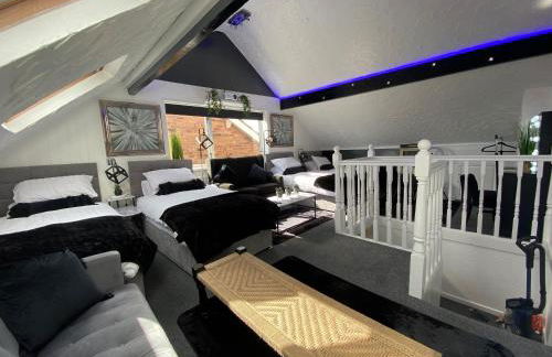 NEW…THE HOTTUB HOUSE BLACKPOOL PLEASURE BEACH - Photo 12