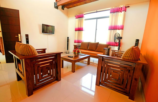 APL Apartments - Photo 2