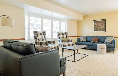 Spacious Stay near Airport, Downtown & Ski Resorts - Photo 1