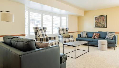 Spacious Stay near Airport, Downtown & Ski Resorts - Foto 1