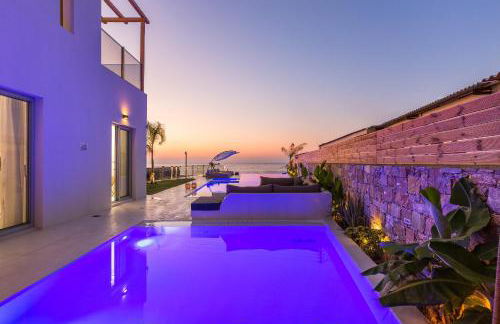 La Casa di Mare, Luxury Beach Front Villa with Private Pool, Whirlpools & Sauna, By ThinkVilla - Foto 21