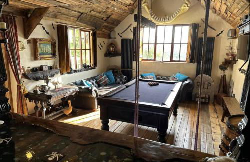 Coed Y Ddraig - themed 3 bedroom cottage, with bar & pool table - Photo 10