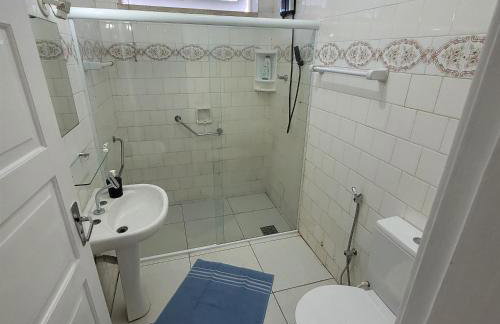 casa em rua tranquila a 200 metros do agito do Rio Vermelho e praia - Foto 9