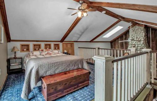 Rustic Cabin Wood Fireplace & Large Deck - Foto 32