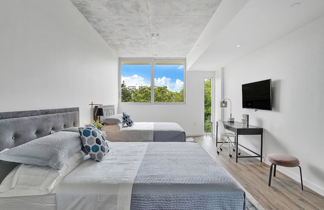 Design District Suites - Photo 11