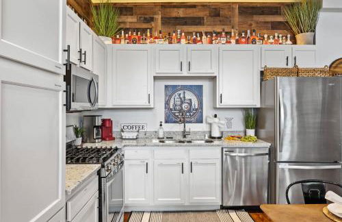 Classic Louisville Home with Contemporary Upgrades - Foto 7