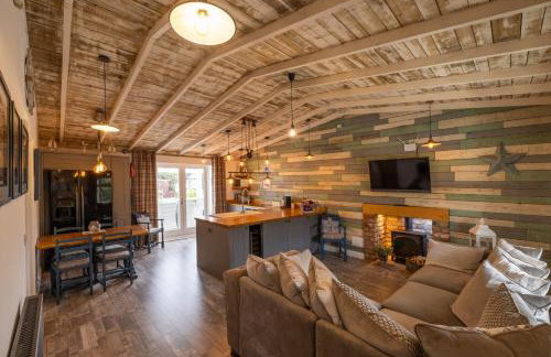 Den of Joy Humberston Fitties sleeps 6,hot tub,log burner - Foto 5