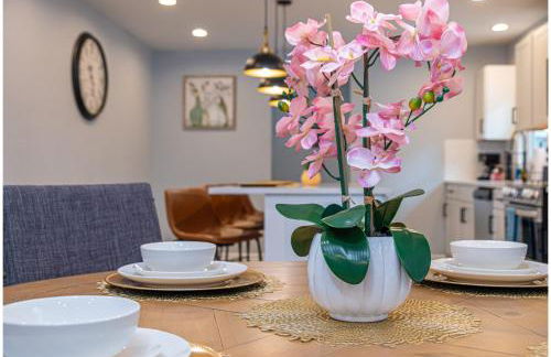 Spacious Delightful 4 BR/ 3 BA Close to Downtown - Foto 66