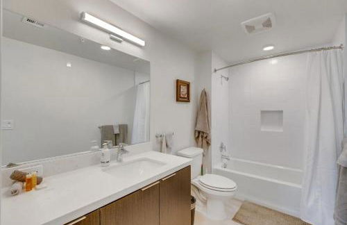 Stylish 2BR Near Dodgers Stadium by Oneluxstay - Foto 27