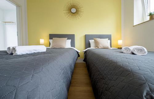 ImmoStay G#1 Ferienhaus - Parken & WiFi, 2 Balkone und 2 Bäder,4K - Foto 43