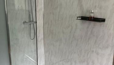 2 Bed seafront cottage in Portpatrick - Foto 3, Shower