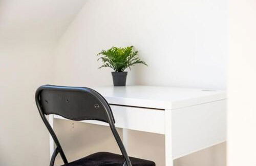 City Centre 3 Bedroom House Sleep upto 9 Guests with Garden and Parking - Foto 32