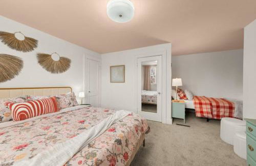 Hot Tub - Game Room - Chic & Spacious - Sleeps 10 - Foto 29