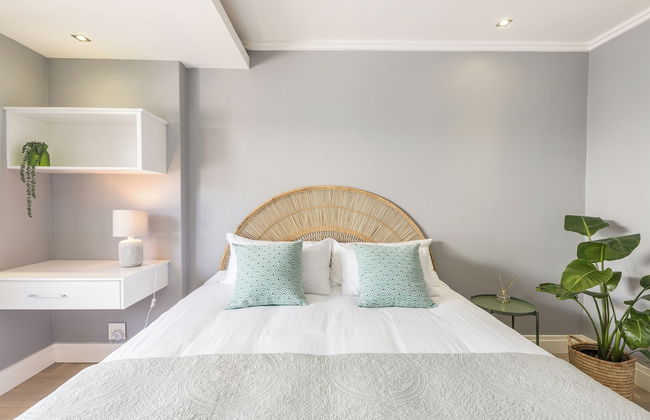 Beachfront, Private Pool, Pizza Oven, Pool Table, Fast Internet, Family Friendly - Photo 2