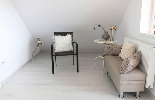 Impeccable 2-bed House in Albești - Foto 22