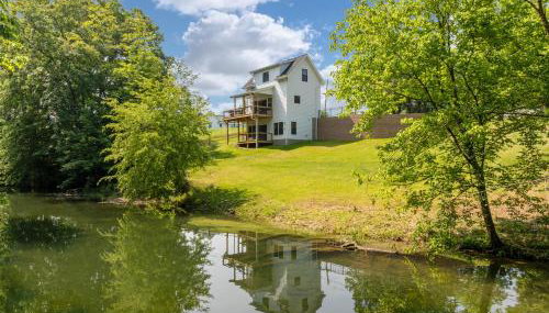 New Riverfront Home with Mtn Views - Foto 1