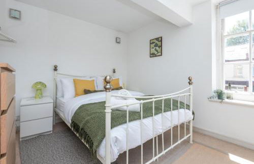 Bright and Spacious 3BDR Loft by Tooting Broadway - Photo 5