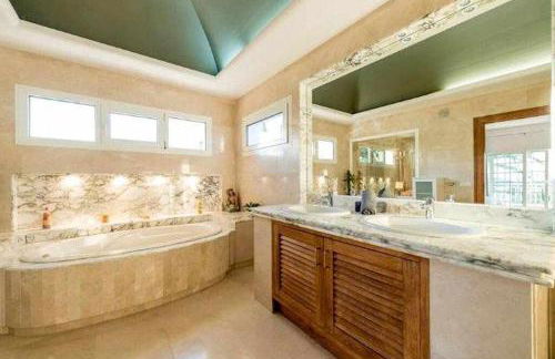 Gorgeous Villa near Ibiza centre - Photo 17