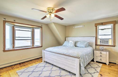 Oceanfront Cape Cod Home with Porch, Yard and Grill! - Foto 11