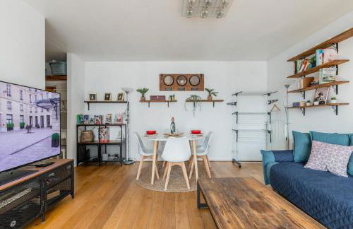 Transports, parking, A/C & equipped for long stays - Foto 5