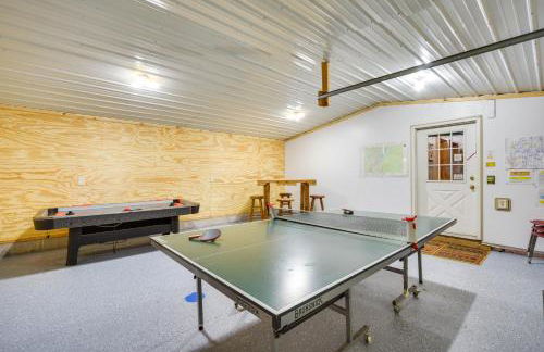 Cozy Birchwood Retreat on UTV Trail with Hot Tub! - Foto 25