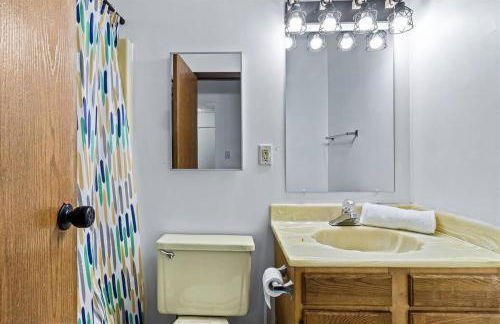 3BR Townhouse with Free Parking Near Downtown Ohio - Foto 17