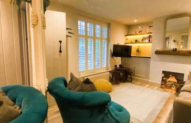 Beautiful Immaculate Aldeburgh cottage, free parking, sunny outdoor space, dog friendly - perfect for Spring seaside escapes - Foto 1