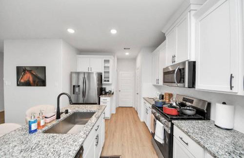 3BR Corporate & Family Getaway Near katy Mills - Foto 22