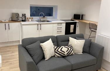 The Lodge Hideaway in Cowes - Photo 3