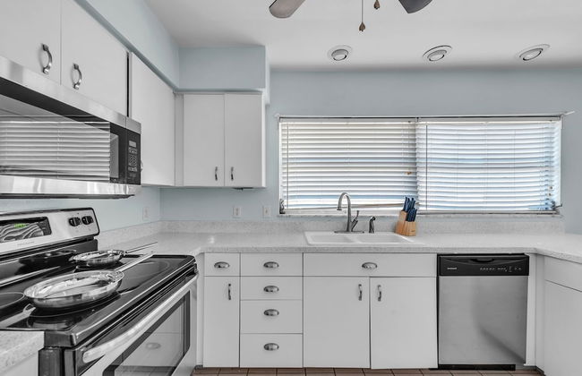 Sunny Retreat In Clearwater 2 Bedroom Home by RedAwning - Foto 12