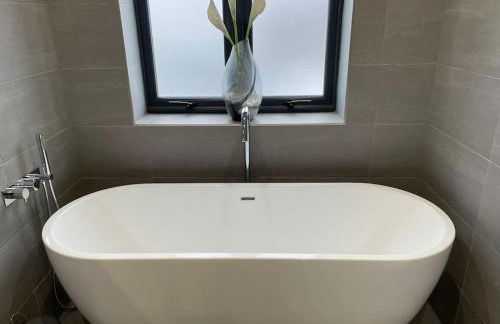 Couples Canalside Retreat with Hot Tub & Pergola - Photo 11