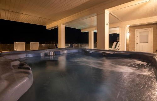 Spectacular 8 Bedroom Oceanfront Hamptons Beach House, Your Castle By The Sea ! - Foto 50